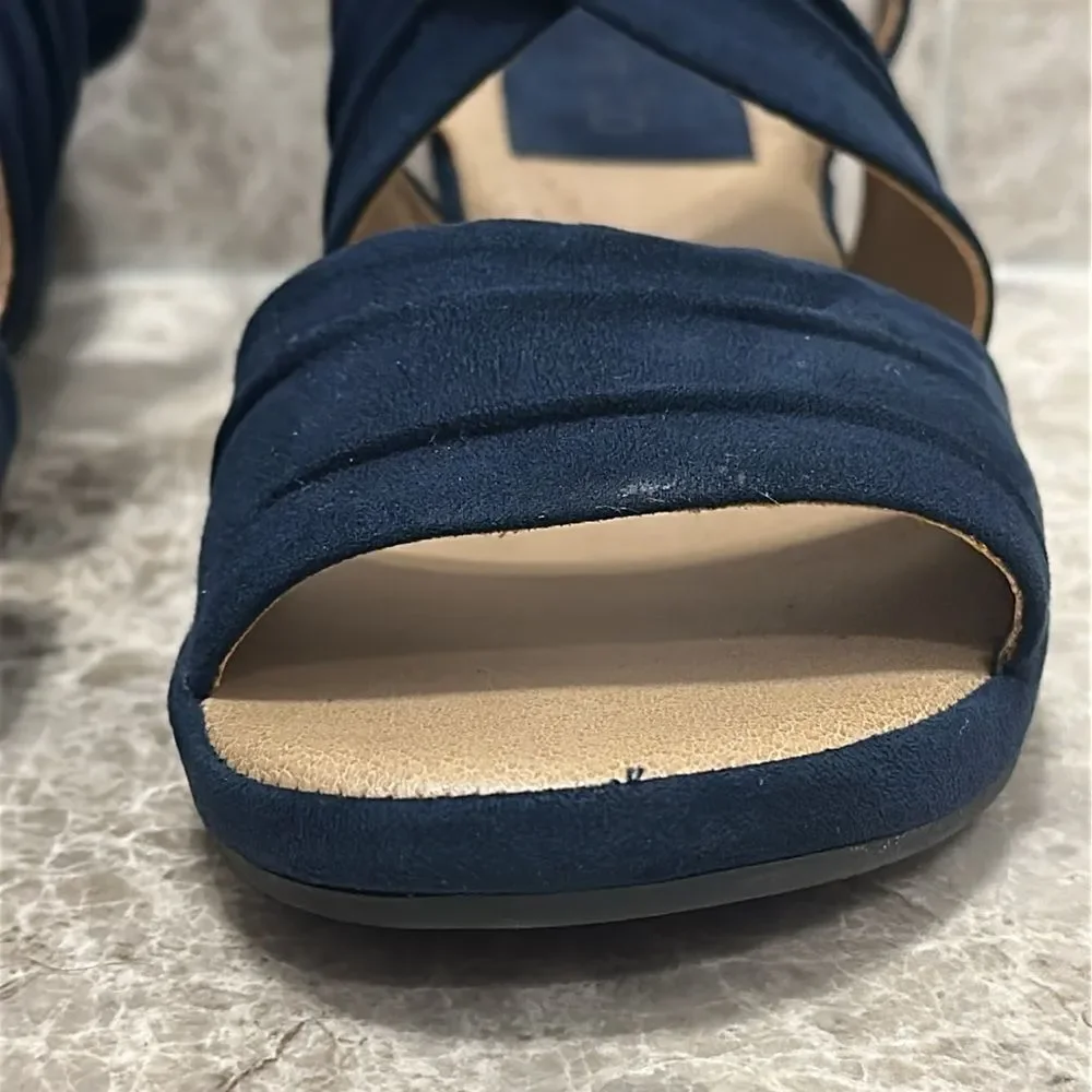 Me Too Yasmin Sandal Navy Size 7.5 Open Toe Chunky Heel Box Included